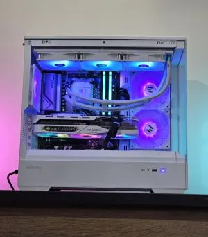 RX 7800XT 16GB / Ryzen 7-7700 / RAM 32GB / SSD 1TB / Wi-Fi / Bluetooth / Водно / Геймърски компютър WhiteReaper 1155