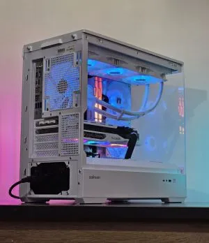 RX 7800XT 16GB / Ryzen 7-7700 / RAM 32GB / SSD 1TB / Wi-Fi / Bluetooth / Водно / Геймърски компютър WhiteReaper 1155