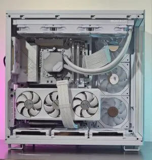 RTX 5070/ Ryzen 7-7800X3D/ RAM 32 GB/ SSD 2 TB/ B850 Wi-Fi/ PC pentru jocuri WhiteReaper 125