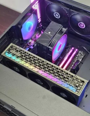 RX 9070 16GB/ Ryzen 7-7700 / RAM 32GB/ SSD 1TB/ 850W 80 Plus Gold / Геймърски компютър - Aorora S3