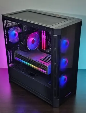 RX 9070 16GB/ Ryzen 7-7700 / RAM 32GB/ SSD 1TB/ 850W 80 Plus Gold / Геймърски компютър - Aorora S3