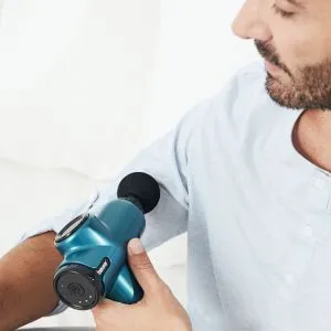Maser Beurer MG 99 masaj pentru țesuturi profunde, 5 niveluri de intensitate, 4 accesorii de masaj, baterie litiu-ion până la 5 ore de utilizare, cutie de depozitare