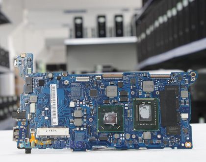 Samsung Seria 7 XE700T1A-H01DE, Intel Core i5, Intel HD Graphics 3000, grad A