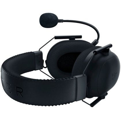 Razer BlackShark V2 Pro, 2,4 GHz wireless, răspuns în frecvență 12 Hz – 28 kHz, driver Razer TriForce Titanium 50 mm, impedanță de 32 Ω (1 kHz), perne din spumă cu memorie respirabilă, anulare pasivă avansată a zgomotului, microfon supercardioid HyperClea