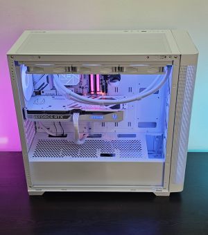 Ryzen 7-7800X3D/ RTX 5070/ RAM 32GB/ SSD 1TB/ Водно Охлаждане/ 1000W/ Геймърски компютър - Aorora S2