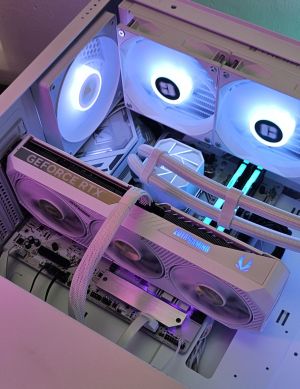 Ryzen 7-7800X3D/ RTX 5070/ RAM 32GB/ SSD 1TB/ Водно Охлаждане/ 1000W/ Геймърски компютър - Aorora S2