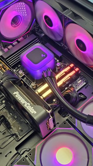 RX 9070XT 16GB/ Ryzen 7-7800X3D/ RAM 32GB/ SSD 1TB/ B850 Wi-Fi/ 1000W/ Răcire cu apă/ PC de gaming Dark Reaper DR006