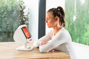 Beurer IL 60 infrared heat lamp, For colds and muscle tension, SCHOTT NEXTREMA glass-ceramic cover lens, UV blocker, Adjustable shade from 0-40 degrees, 300W, electronic timer, Medical device