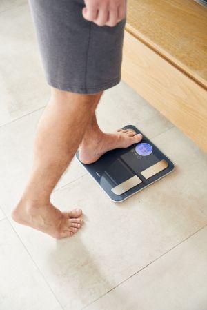 Scale Beurer BF 195 diagnostic bathroom scale; round LCD display; Weight, body fat, body water, muscle percentage, bone mass, AMR calorie display; 180 kg
