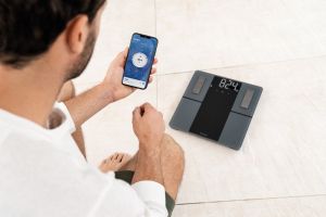 Scale Beurer BF 500 BT diagnostic bathroom scale in black, titanium-coated stainless steel electrodes, extra-large magic display 40mm, Weight, body fat, body water, muscle percentage, bone mass, AMR/BMR calorie display; BMI calculation; Bluetooth; 180 kg