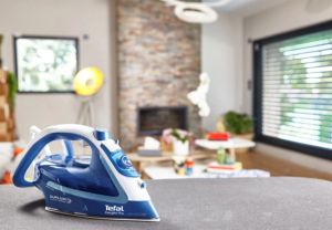 Fier de calcat Tefal FV5735E0, Easygliss Plus, albastru inchis, 2500W - 45g/min - shot 220g/min - Antidrop smart technology - Auto-off - rezervor de apa 270 ml - Durilium AirGlide