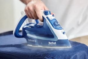 Fier de calcat Tefal FV5735E0, Easygliss Plus, albastru inchis, 2500W - 45g/min - shot 220g/min - Antidrop smart technology - Auto-off - rezervor de apa 270 ml - Durilium AirGlide