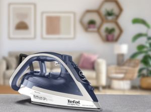 Fier de calcat Tefal FV6812E0, Ultragliss Plus, 2800W, alb&albastru rosu, 0-50g/min, shot 260g/min, talpa Durilium AirGlide Plus, abur automat, AD, rezervor apa 300 ml