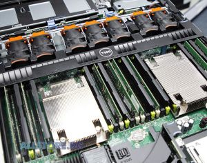 Dell PowerEdge R630, 2x Intel Xeon 8-Core E5, 128GB RDIMM DDR4, FĂRĂ HDD SAS 2,5", montare în rack 1U, grad A