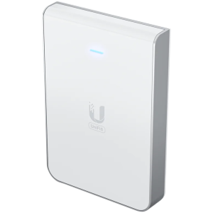 UniFi6 în perete. Punct de acces WiFi 6 montat pe perete cu un comutator PoE încorporat.