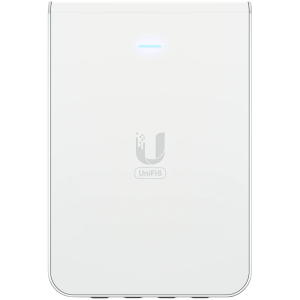 UniFi6 în perete. Punct de acces WiFi 6 montat pe perete cu un comutator PoE încorporat.